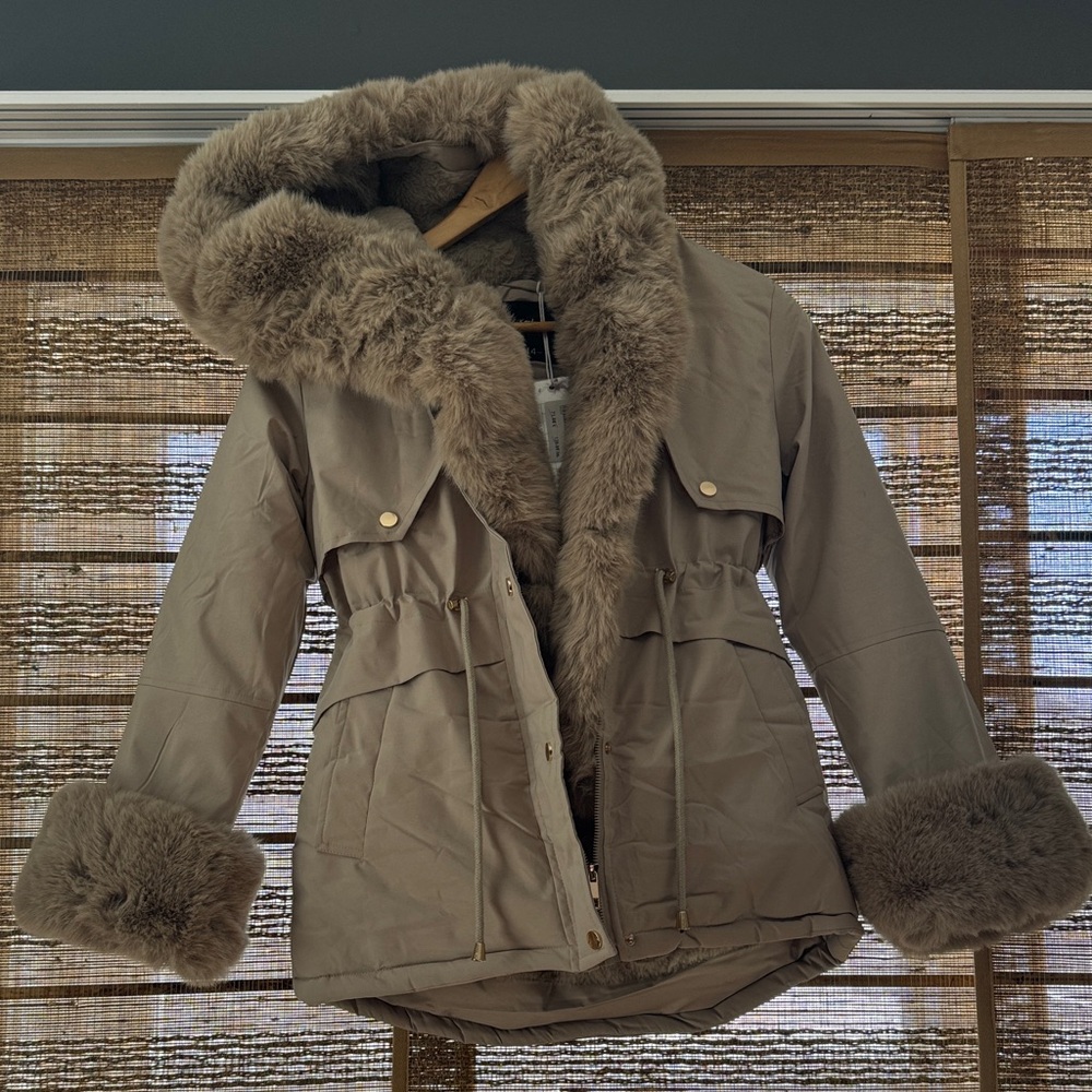 NWT Gorgeous, Warm, Fluffy Girls Jacket with removable Faux Fur Hood/Cuffs sz 12